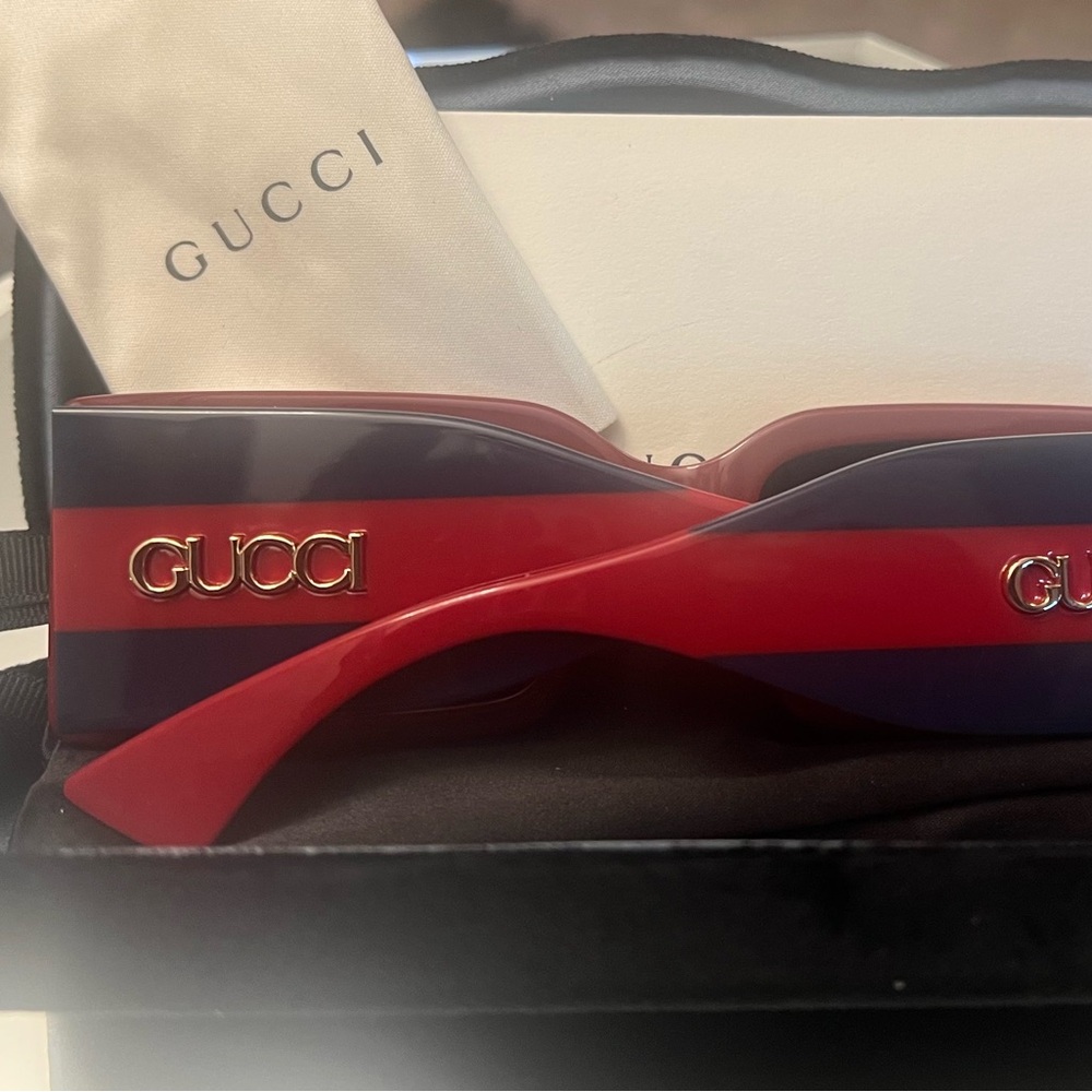 Gucci Women's Sunglasses in Red and Blue